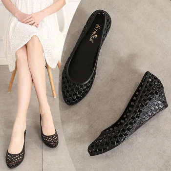 2021 poletje nove dame sandale klin pete mid-pete votlih plastičnih luknjo čevlji mehko dno debelo dno moda jelly čevlji