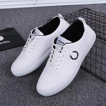 Moška obutev nov slog PU usnje bela pomlad moda priložnostne čevlji trend svetlobe so odporni na obrabo, non-slip športni čevlji vožnjo čevelj
