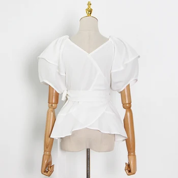 TWOTWINSTYLE Bela Bowknot Športna Majica Za Ženske V Vratu Kratek Sleeve Solid Naguban Bluze za Ženske Poletnih Oblačil 2021 Moda